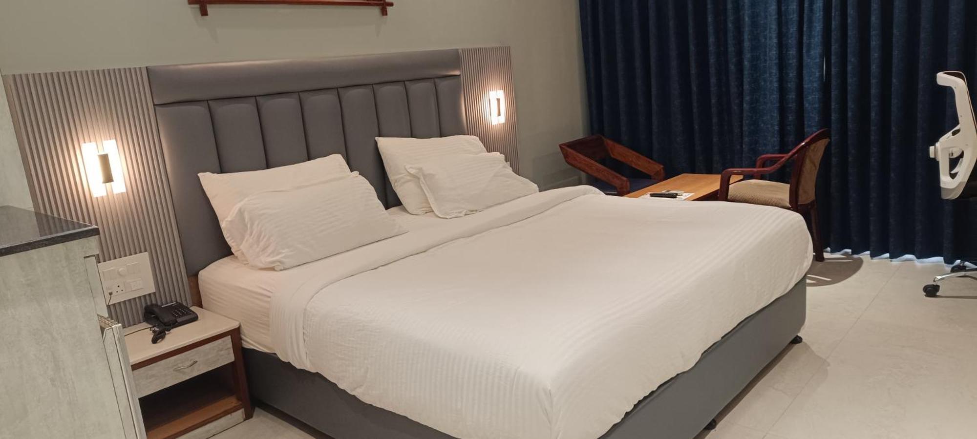 Hotel Lee Garden Near To Blue Flag Beach 500 Mtrs プリ エクステリア 写真